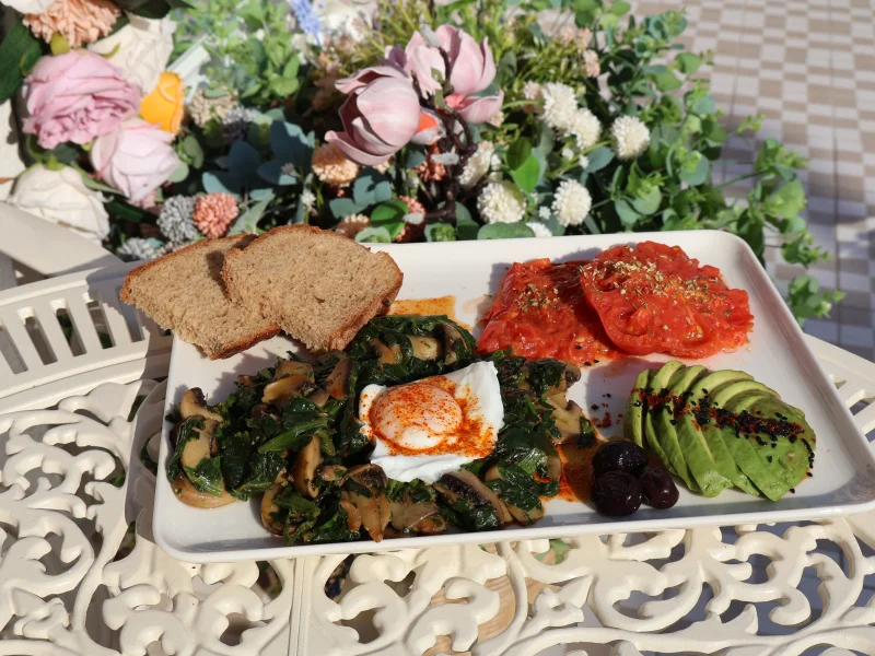 Ispanaklı Kahvaltı Tabağı