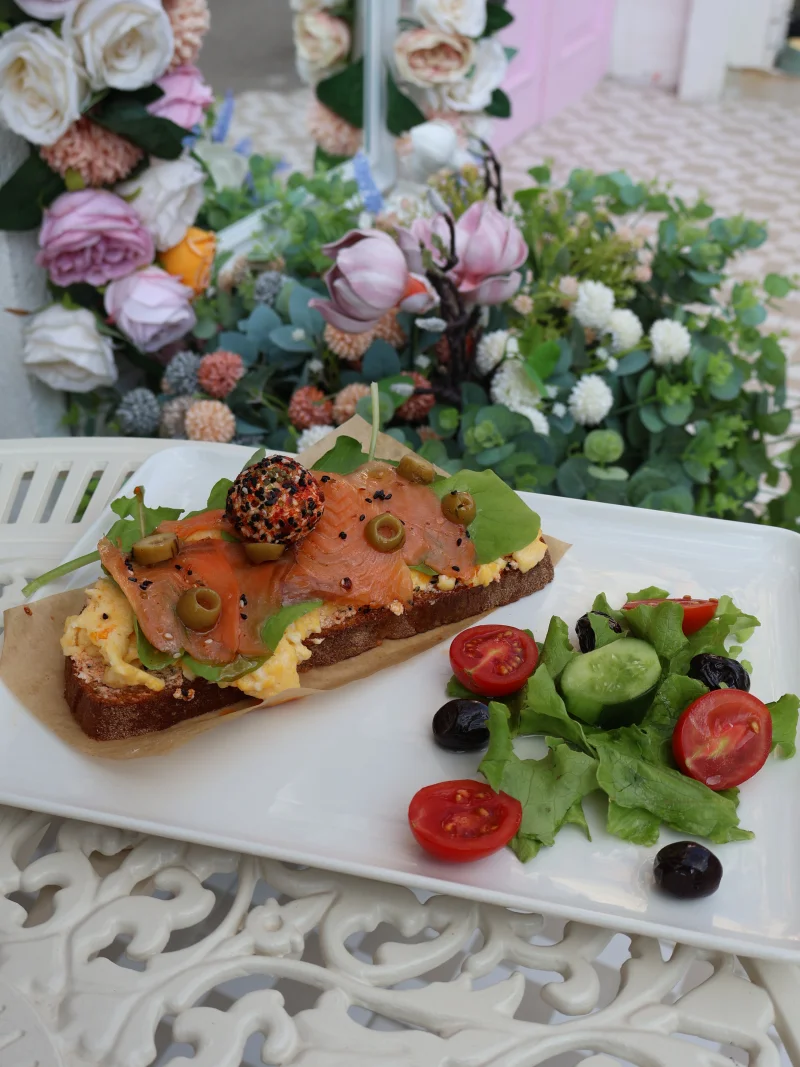 Somon Füme Ekmek Üstü