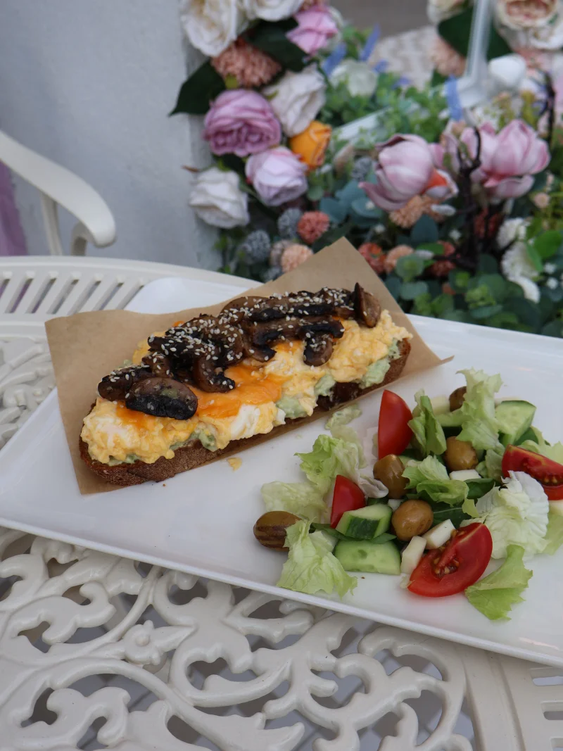 Avakado Mantarlı Ekmek Üstü